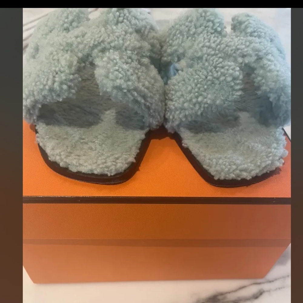 HEREMES LIMITED EDITION ORAN SHEARLING SANDAL💎💎 - Picture 3 of 8